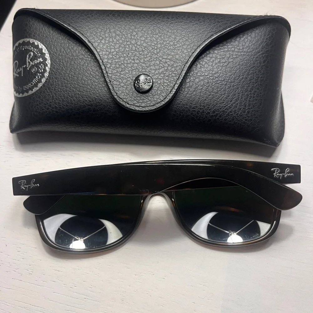 Ray-Ban Wayfarer Classic Sunglasses - Picture 6 of 7